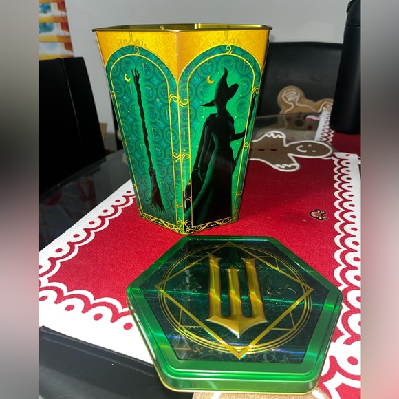 WICKED GLINDA AND ELPHABA POPCORN 🍿 TINS! Regal exclusives limited edition! - Picture 5 of 12